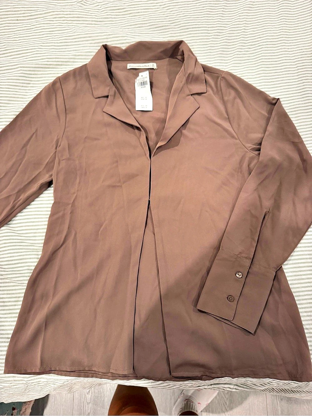 Abercrombie & Fitch Long Sleeve Blouse in Brown Size Medium NWT